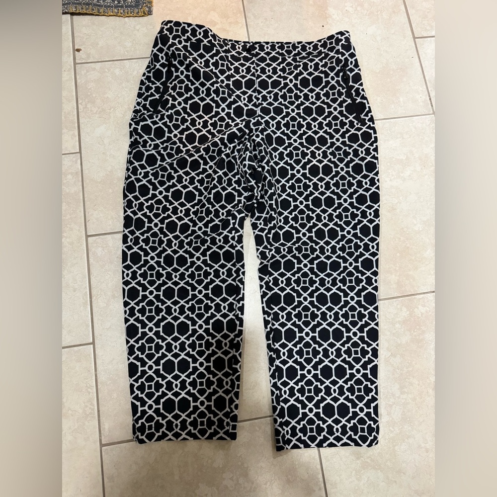 Chicos  14P Black and White Geometric Pattern Pants